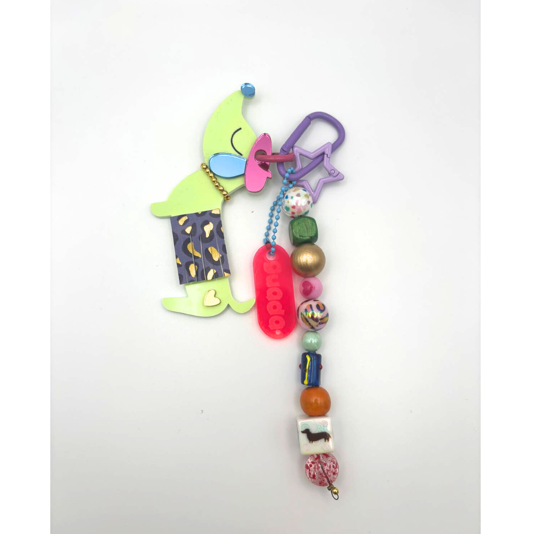 llavero perro verde 1